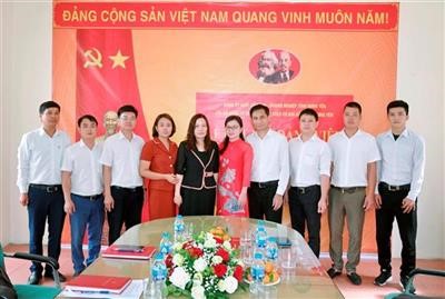 Chi bộ Công ty TNHH Kết cấu thép cơ khí xây dựng Hưng Yên   tổ chức Lễ kết nạp đảng viên mới, đợt 07/11/2022