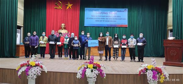 Ngân hàng Công thương Việt Nam chi nhánh Bắc Hưng Yên tổ chức thăm, tặng quà các gia đình chính sách, học sinh có hoàn cảnh khó khăn