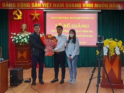 Bế giảng lớp bồi dưỡng lý luận chính trị cho đảng viên mới năm 2022 - Lớp thứ nhất